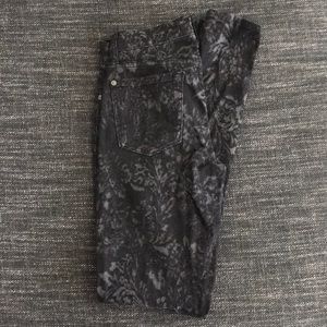 7 pants with paisley grey print